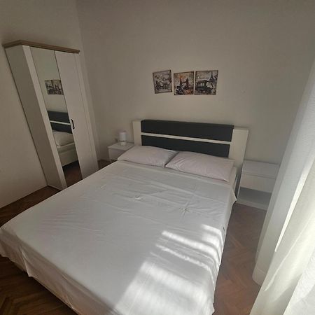 Anna Apartment Marina Buitenkant foto