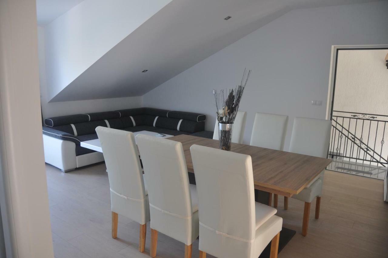 Anna Apartment Marina Buitenkant foto