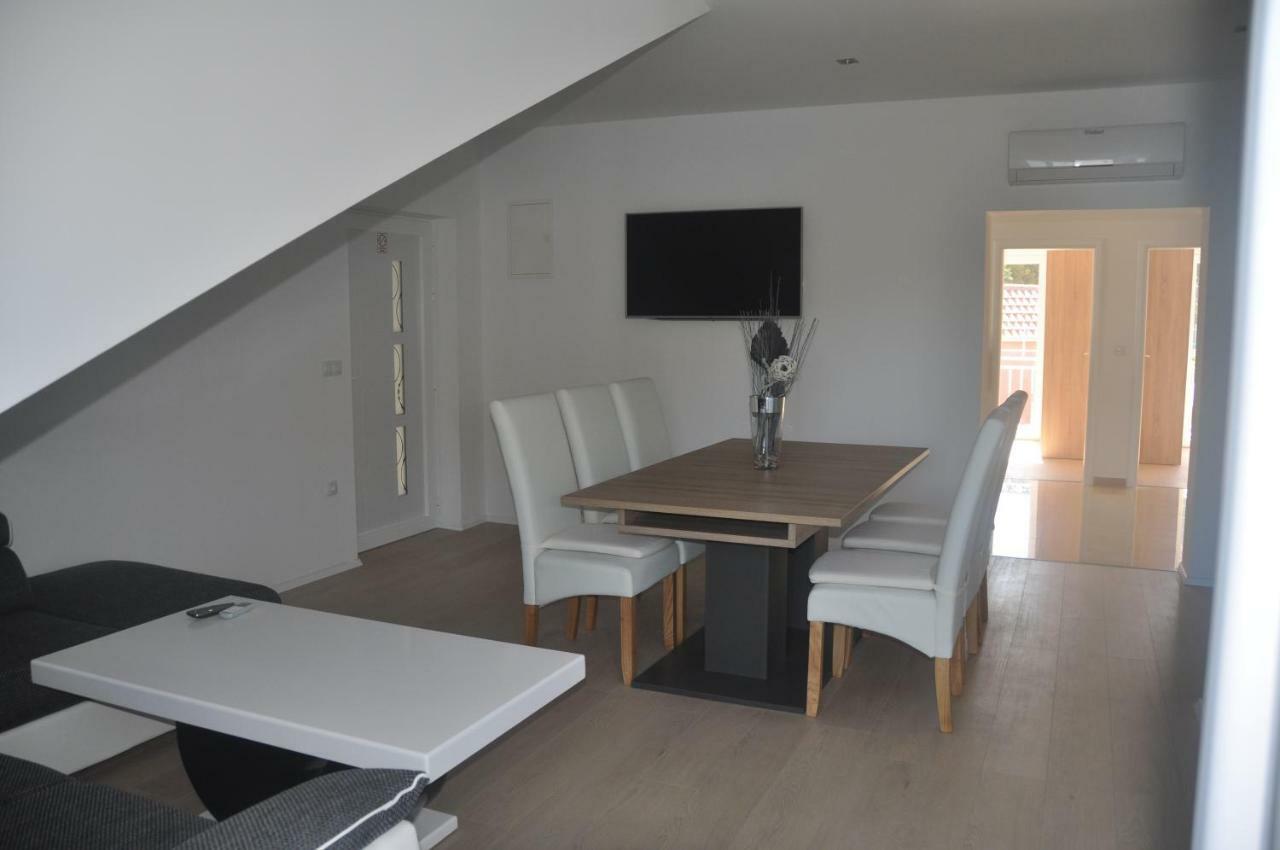 Anna Apartment Marina Buitenkant foto
